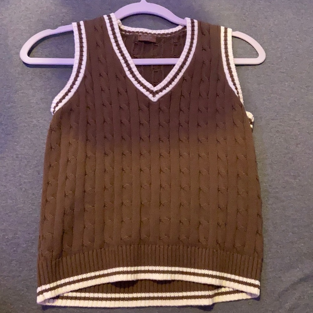 I am selling this knitted vest.
